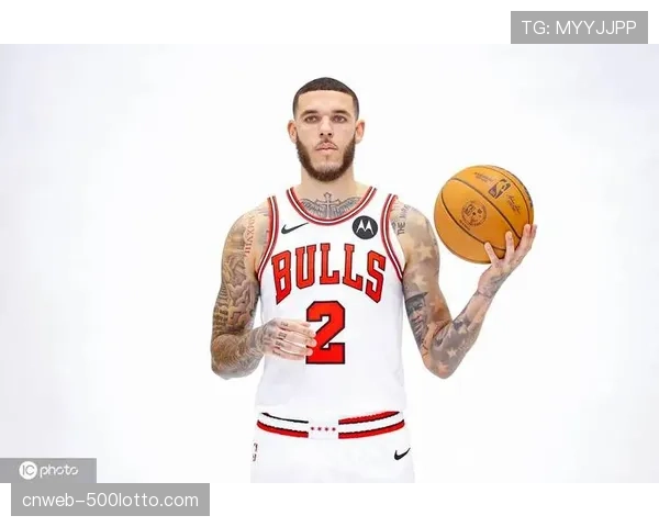 官方消息：公牛队后卫朗佐·鲍尔成功接受手术，恢复期预计八个月